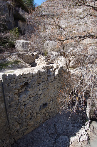 Les ruines du vieux moulin sur la Méouge
