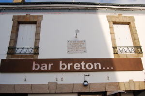 le bar breton; la reddition de Lorient y fût signé