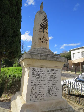 Le monument aux morts de <strong>Moussac</strong>