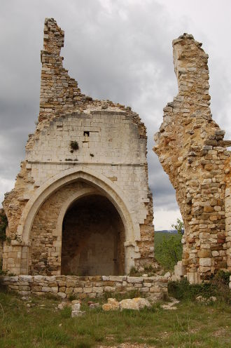 Les ruines de Vières à <stong>Ongles</strong>