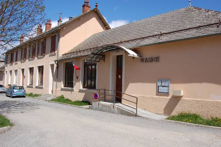 La mairie de Poligny...