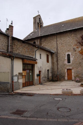 L'église de <strong>La Bâtie-Neuve</strong> possède des murs imposants...