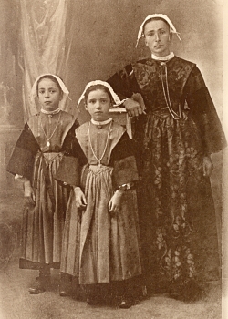 Philomène Le Caignec et ses filles