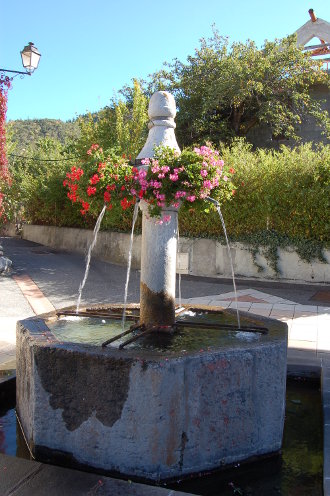 La fontaine du vieux quartier